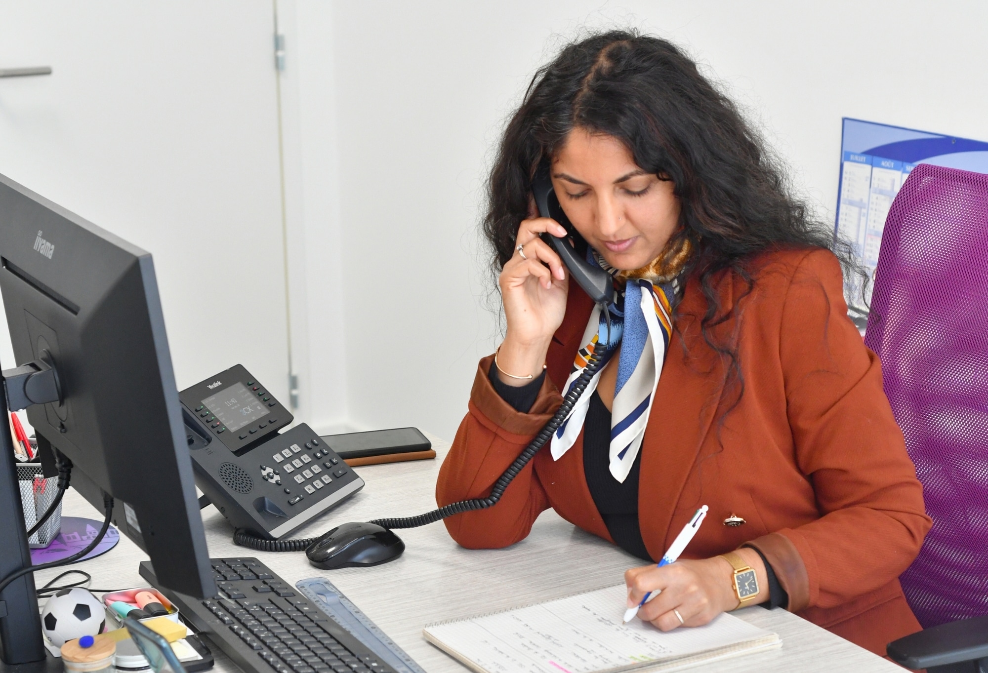Juriste au téléphone
